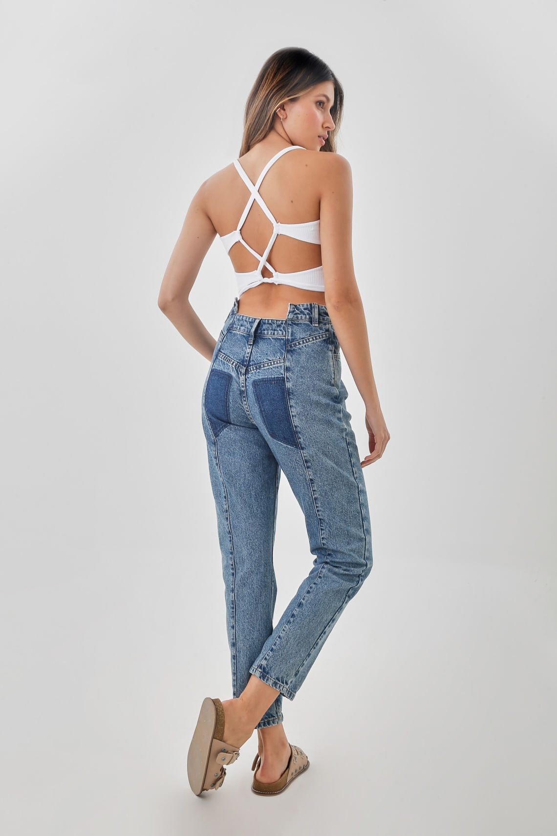 Comercio al por mayor moda mujer Moda de Nueva Mon colocar Jean pantalones  vaqueros pantalones vaqueros azules de la luz grabada para la Mujer - China  Claro Mujer y Jeans lavado estilo