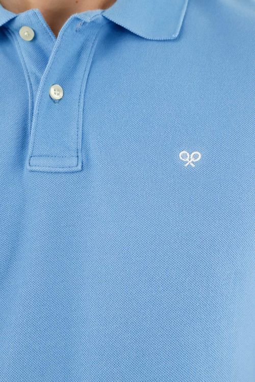 Polo azul con raqueta multicolor para hombre