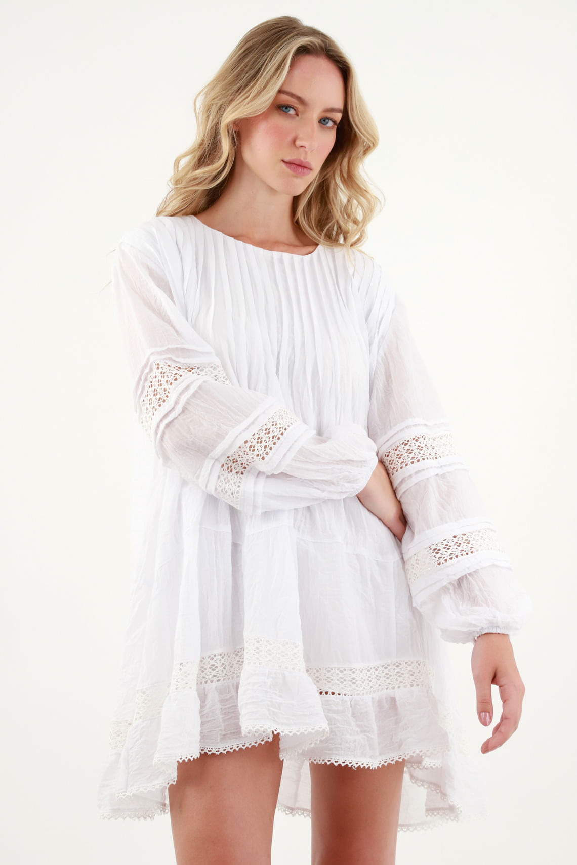 Vestido blanco con detalles de bolillo para mujer