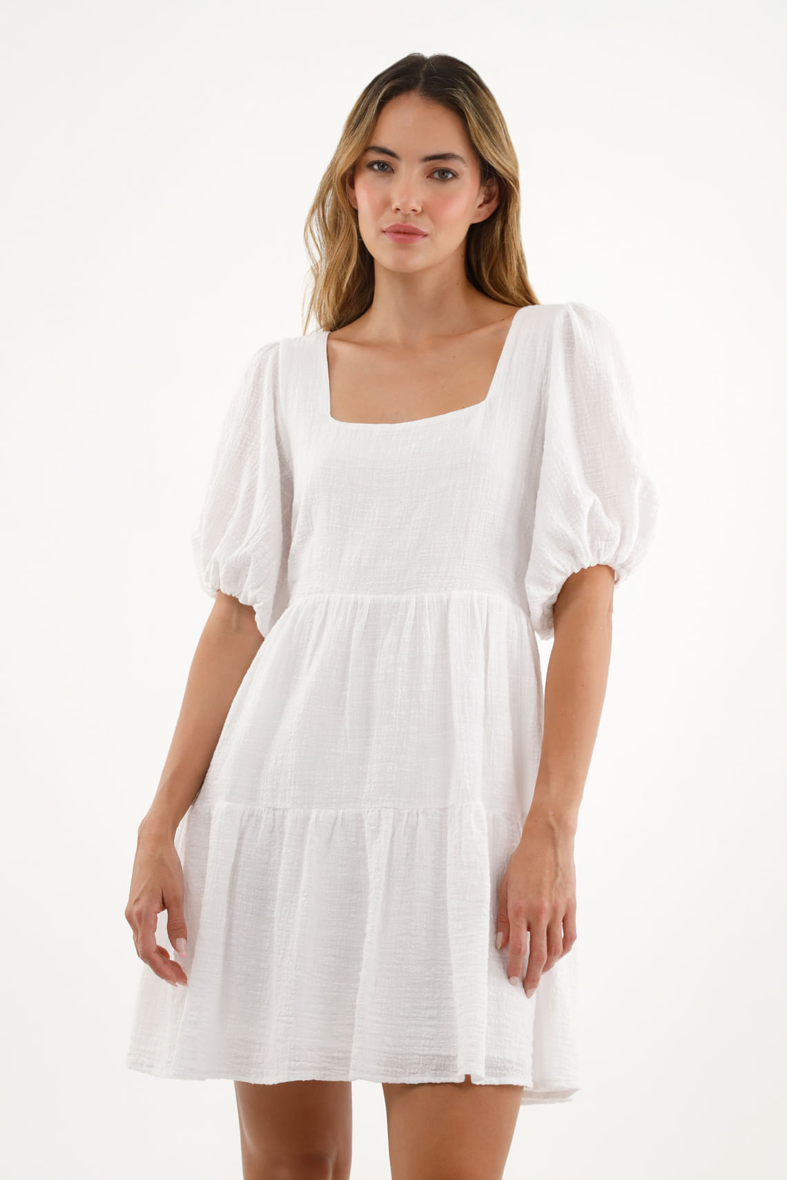 15 Lindos vestidos blancos que puedes usar en tu graduación