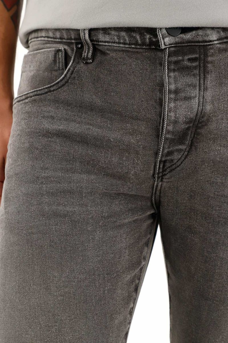 jeans-para-hombre-tennis-negro