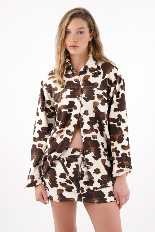 Buzo tipo camisa de estampado animal print para mujer