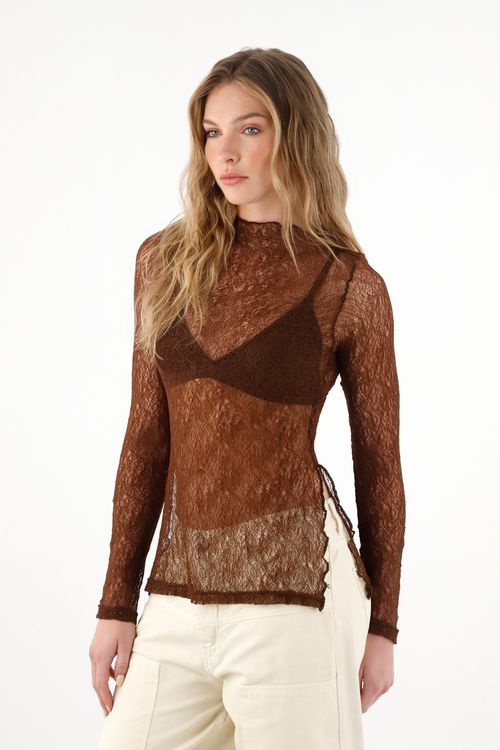 Camiseta manga larga de tela con textura café para mujer