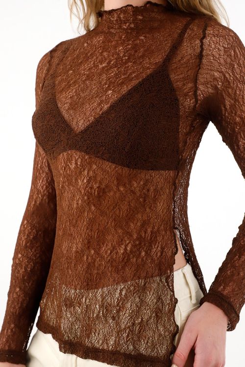 Camiseta manga larga de tela con textura café para mujer