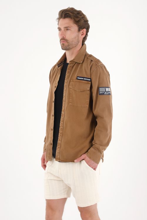 Chaqueta en dril liviano con aplique café para hombre